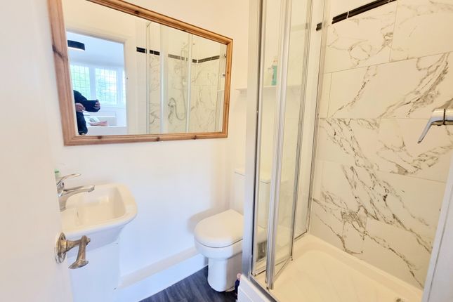 Flat 2 24, Great North Road, London photo 4