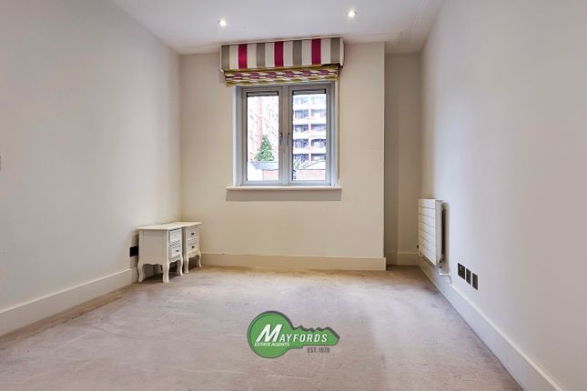 Mews house to rent in Squire Gardens, London