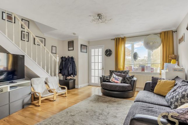 21 Dahlia Close, Cheshunt, Hertfordshire photo 2