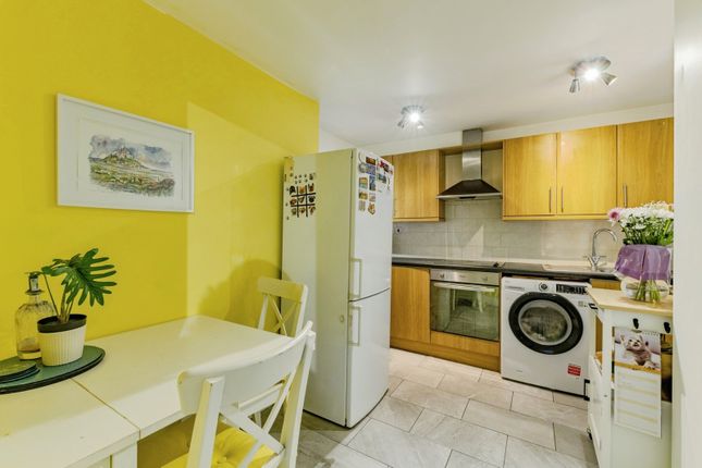 124a,, Church Street, Surrey photo 4