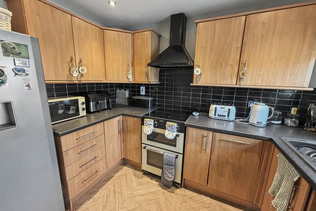 2 Kent Close, Whitchurch photo 2