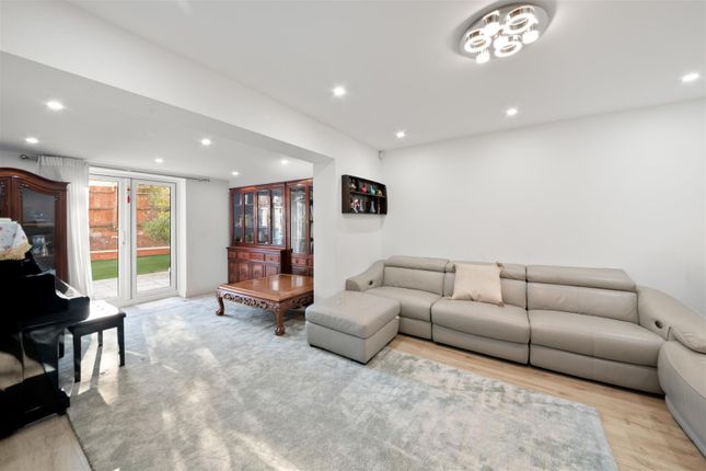 9, Morris Avenue, Uxbridge photo 3