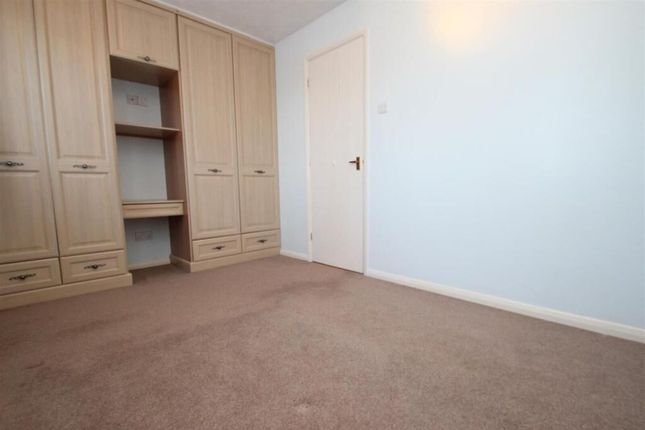 Foxleys, Carpenders Park, Bushey photo 4