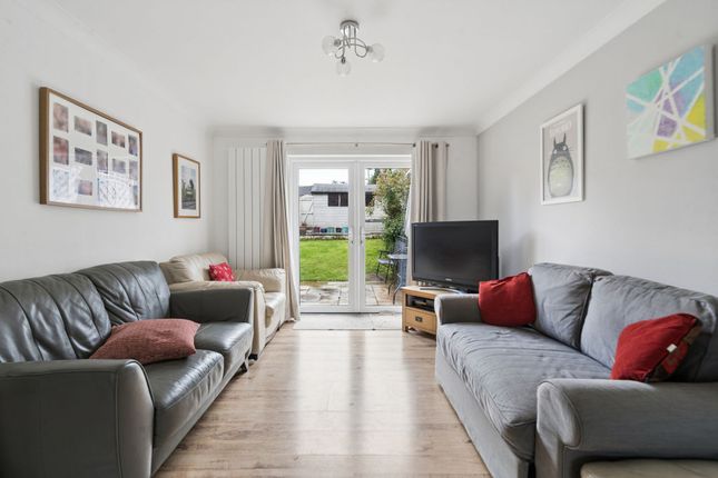 2, James Close, Marlow photo 3