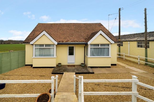 Detached bungalow to rent in Adderbury, Oxfordshire