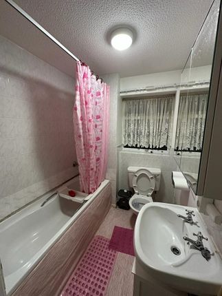 48, Salstar Close, Aston photo 4