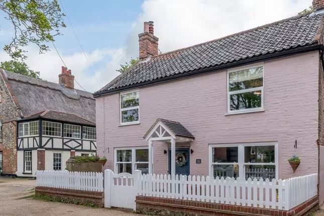 Thumbnail Cottage for sale in High Street, Coltishall, Norwich