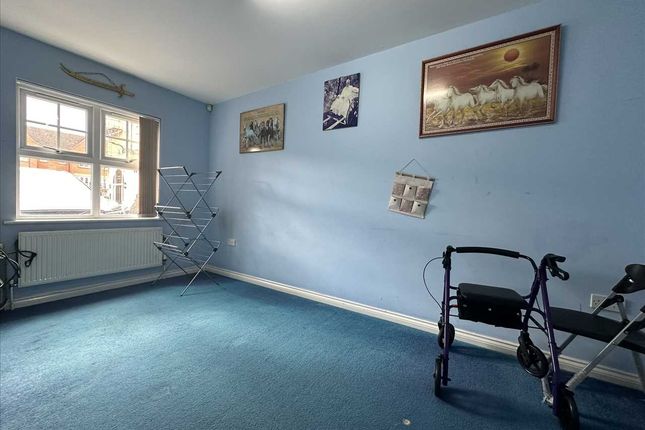 47, Rosebates Drive, London photo 4