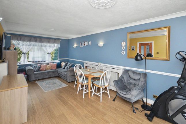213, Bodmin Crescent, West Yorkshire photo 5