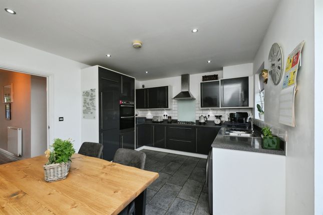 39, The Cedars, Broxbourne photo 4