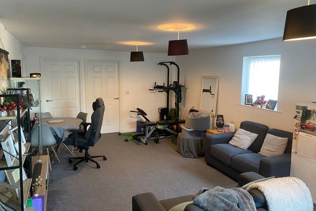 2-bed flat on 110 Hendal Rise, Hendal Lane, Wakefield, £750/mo