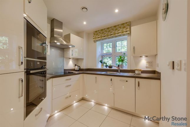 32 Rutherford House, Marple Lane, Gerrards Cross photo 4