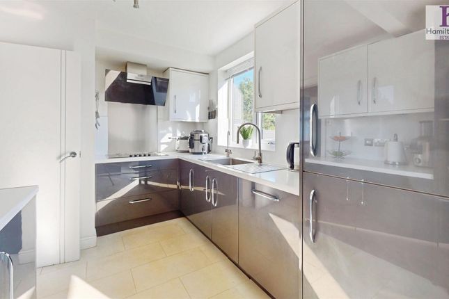 14, Enfield Drive, Bradford photo 4