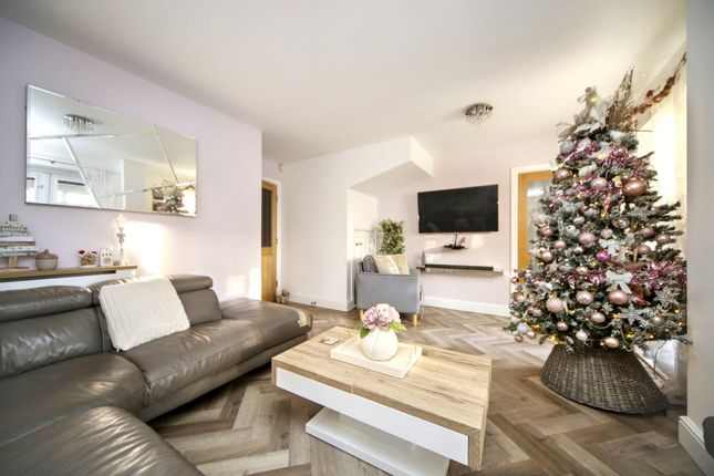 70 Appleton Grove, Wigan photo 2