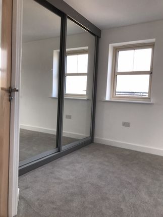 Town house to rent in Cardwell Road, Leeds