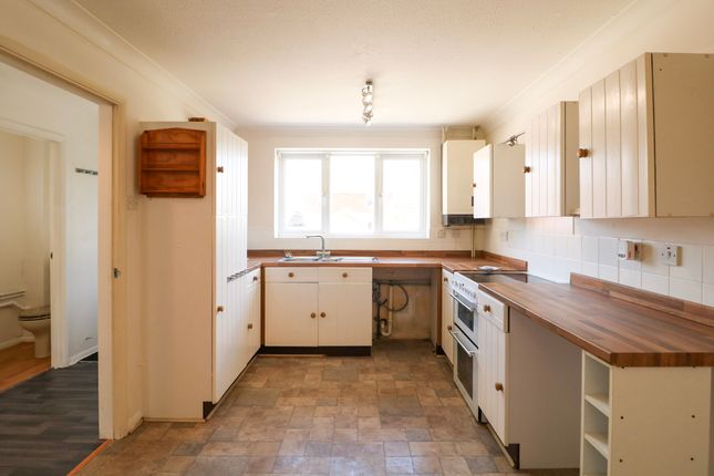 10, Newlands, Ashford photo 4