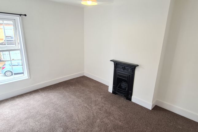 83, Newton Road, RUSHDEN photo 4