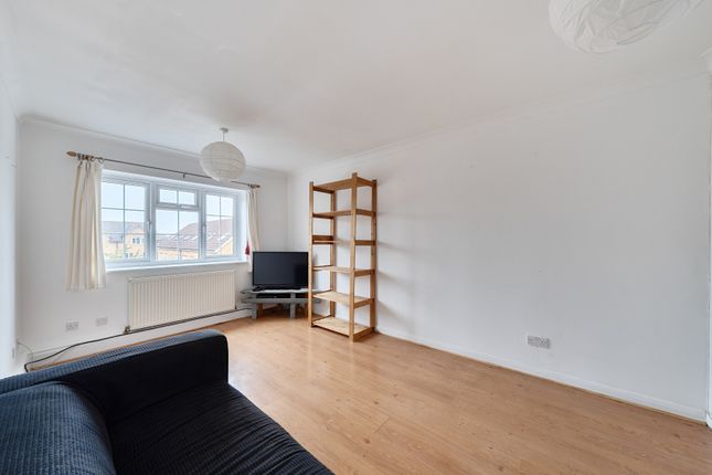 Wilkins Close, Mitcham photo 2