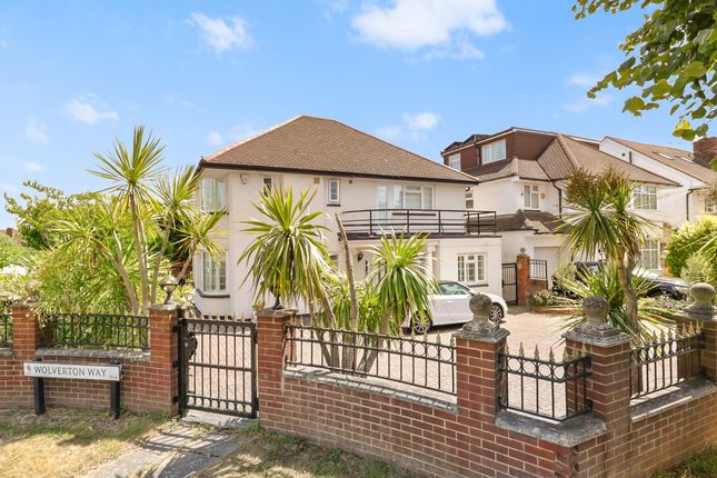 56 Chase Road, London photo 2
