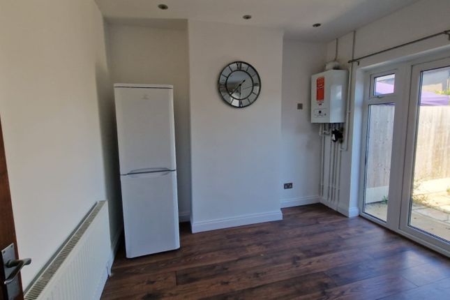 132, Auriel Avenue, Dagenham photo 3