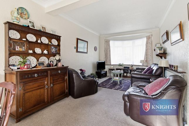 2, Hamilton Avenue, London photo 3