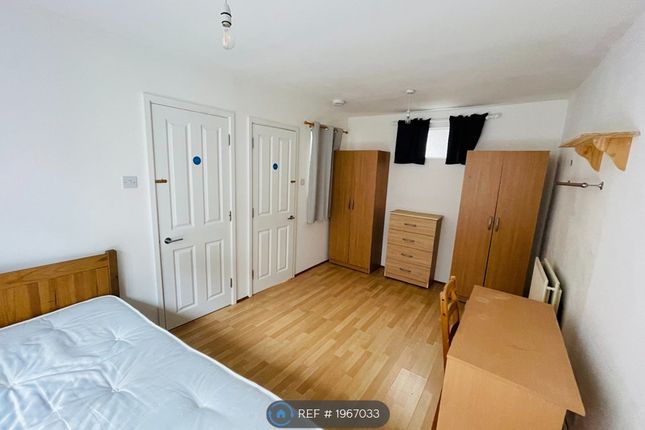 Room to rent in Old Oak Common Lane, London