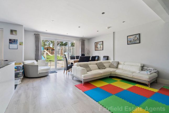 75, Penrose Avenue, Hertfordshire photo 2