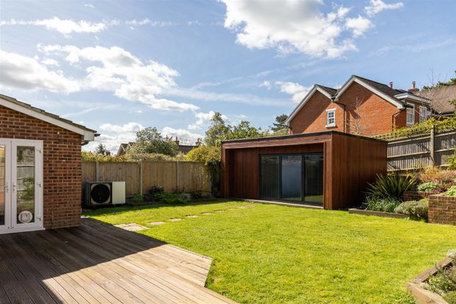 25, Beaufort Close, Reigate photo 3