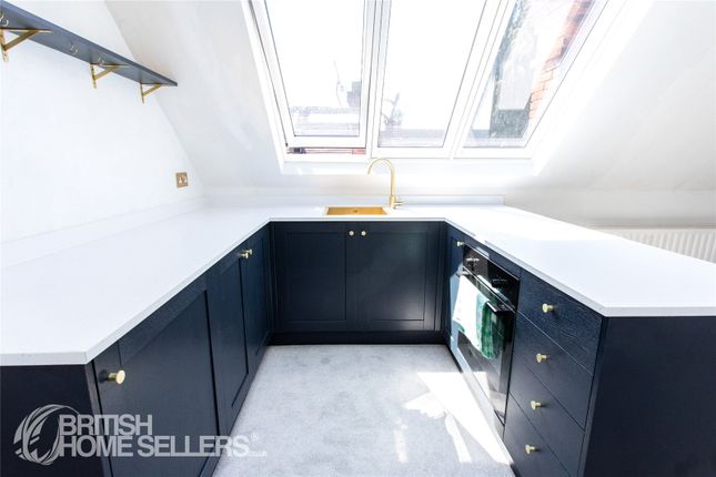 Flat 4, Ray House,, Ray Park Road, Berkshire photo 4