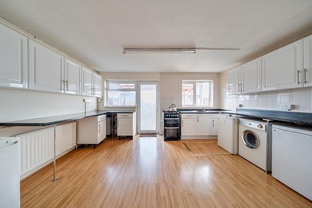 36 HILLVIEW GARDENS, Hillview Gardens, London photo 4