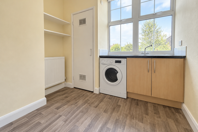 Flat 2, 8 Clarendon Park Road, Leicester photo 3