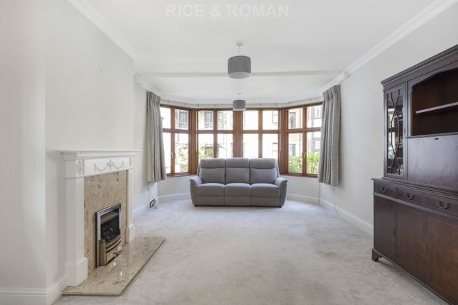 14 Victoria Place, Esher Park Avenue, Esher photo 3