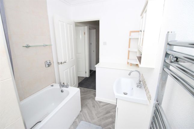 13, Commercial Street, Aberbargoed photo 5