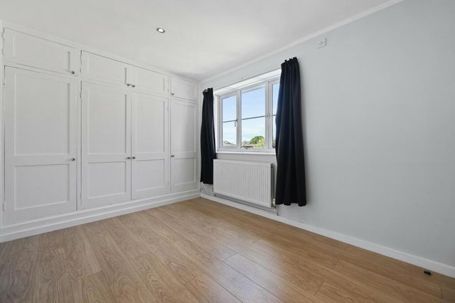 Flat 124, 4, Stubbs Drive, London photo 4