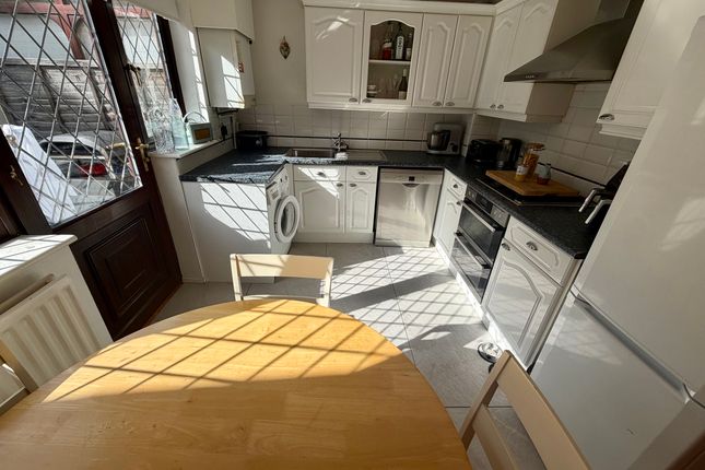 106 Hunters Oak, Hemel Hempstead photo 4
