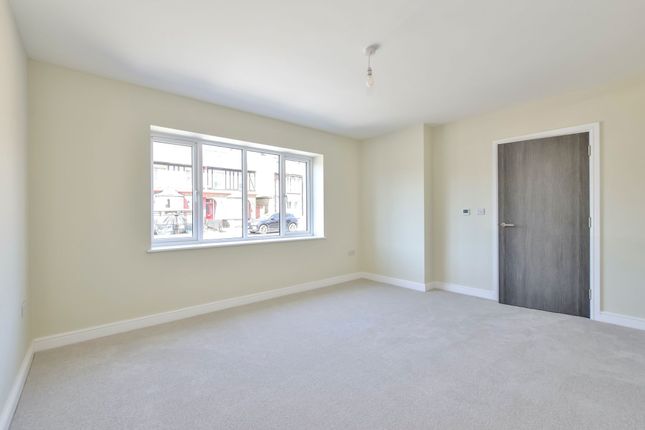 22 Hamilton Road, Kings Langley photo 3