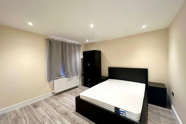 Thumbnail Semi-detached house to rent in Middleton Avenue, Greenford