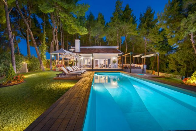 Villa for sale in Sani Club Sani Resort, Kassandria 630 77, Greece