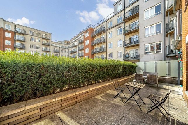 Flat 8 Ellyson House, 4, East Drive, London photo 4