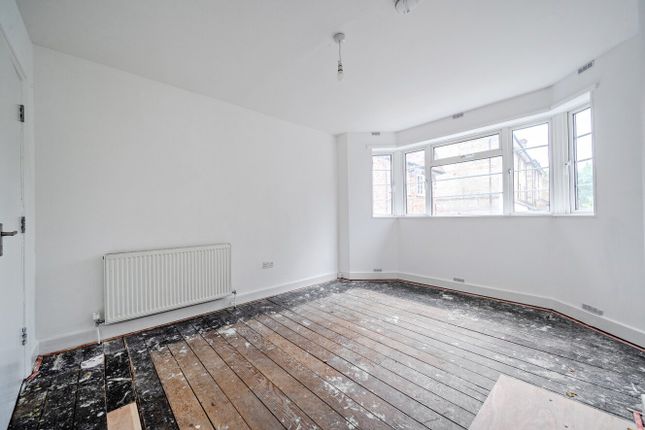 Flat 21 Compton Court,, Victoria Crescent, London photo 4