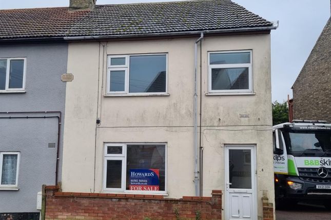 Thumbnail Flat to rent in Love Road, Lowestoft