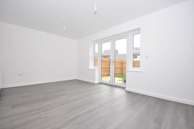 16, Spindle Way, Gloucestershire photo 4