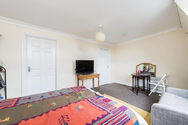 TFF 128A Lewisham Way, London photo 4