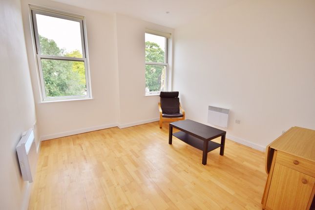 Room to rent in Grange Park, Ealing Common