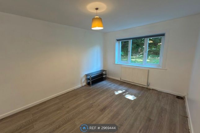 Flat, Ardbeg Avenue Rutherglen, Glasgow photo 2