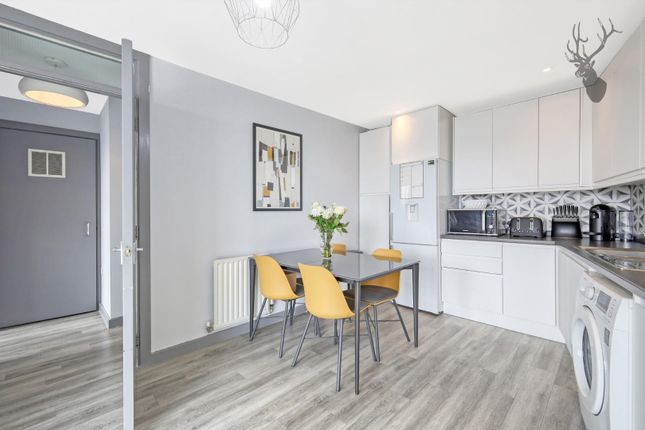 Flat for sale in Taylor Place, London