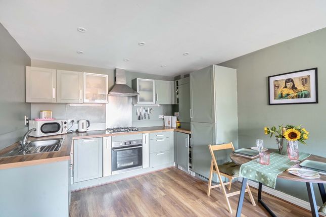 Flat 2, Archers Court,, Brighton Road, Surrey photo 2