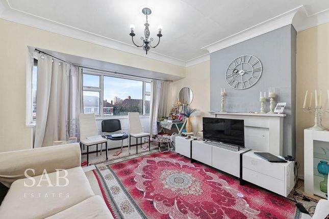 11 Beechwood Gardens, London photo 2