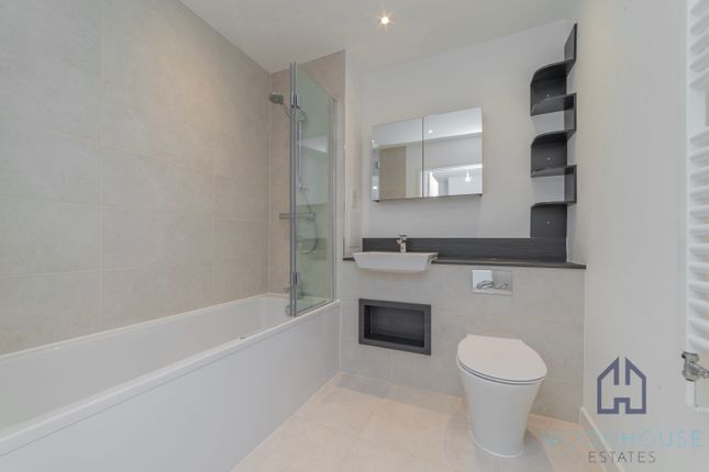 Flat to rent in Shearwater Drive, Hendon