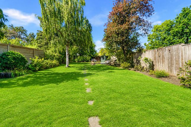 9 Malvern Drive, Woodford Green photo 4